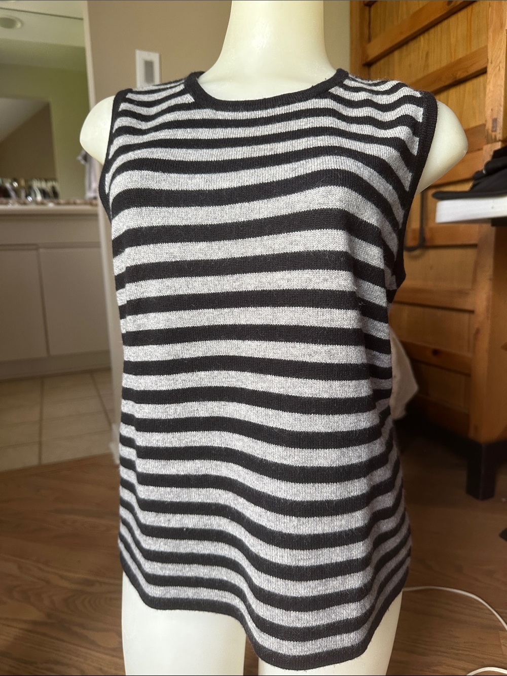 Banana Republic Factory Black & White Striped Knit Tank Top Cashmere Size Large